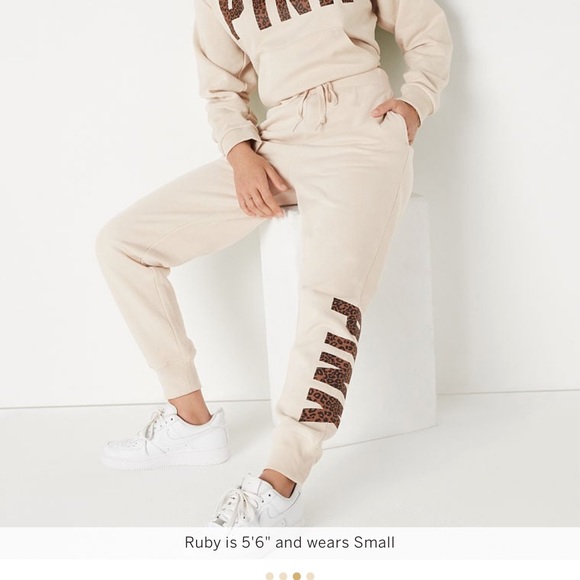 Victoria Secret’PINK’ leopard letters Joggers top and bottom - Picture 3 of 4